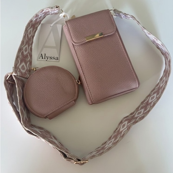 Alyssa Handbags - ✨ NWT Alyssa Mauve/Dusty Rose Vegan Leather Phone Crossbody Bag